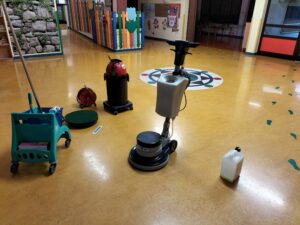 come trattare un pavimento in linoleum